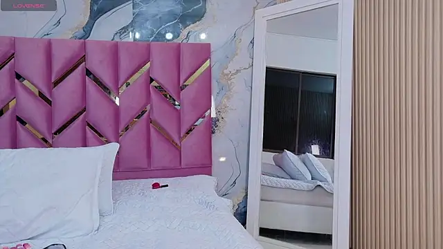 Snapshot of hotiergirl chatting on December 1, 2025, 12:17 pm hotiergirl online show from December 1, 2025, 12:17 pm