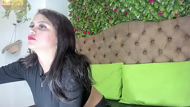 Snapshot of EmmySweett2 chatting on September 9, 2025, 2:04 pm EmmySweett2 online show from September 9, 2025, 2:04 pm