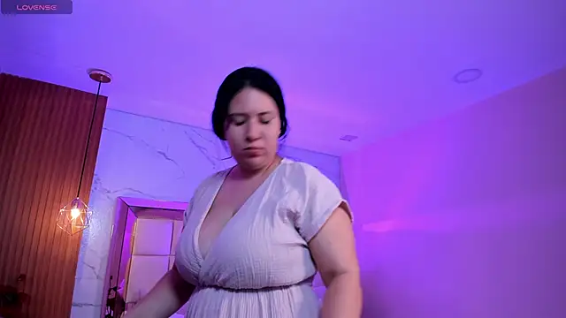 zoes milee online show from March 3, 2026, 11:28 am