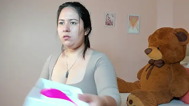 zoes milee online show from September 25, 2025, 11:38 am