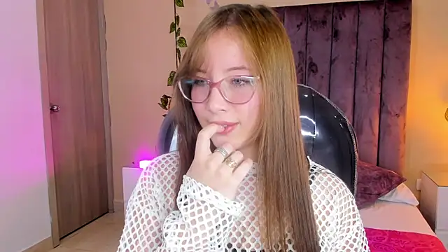 Dahlia Rousse online show from October 28, 2025, 9:03 pm