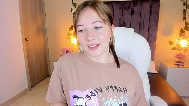 Dahlia Rousse online show from September 28, 2025, 3:52 pm