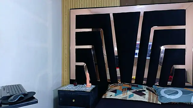 SolEvanss online show from October 8, 2025, 2:07 pm