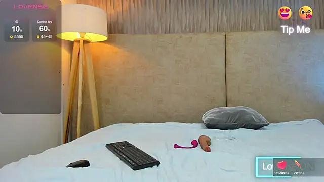 Snapshot of taylorsmiiith_ chatting on February 26, 2025, 7:10 pm taylorsmiiith online show from February 26, 2025, 7:10 pm