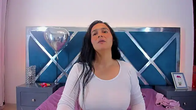 Snapshot of LucineArias chatting on March 20, 2025, 11:23 pm LucineArias online show from March 20, 2025, 11:23 pm