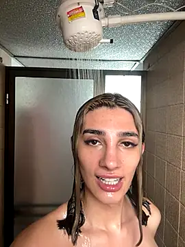 Snapshot of Queensara_ chatting on November 21, 2025, 6:40 pm Queensara online show from November 21, 2025, 6:40 pm