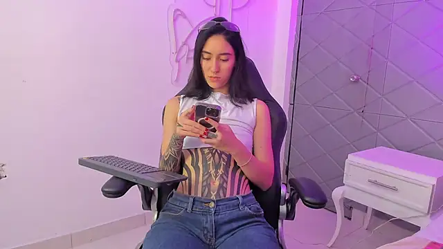 Snapshot of MeganPresleyy chatting on May 18, 2026, 6:07 am MeganPresleyy online show from May 18, 2026, 6:07 am