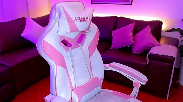 Snapshot of NoaLuxury chatting on September 19, 2025, 7:56 am NoaLuxury online show from September 19, 2025, 7:56 am