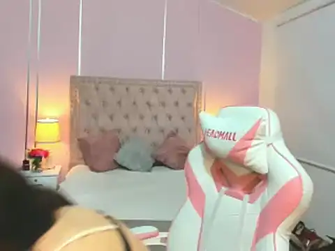 Snapshot of NoaLuxury chatting on March 18, 2025, 4:29 am NoaLuxury online show from March 18, 2025, 4:29 am