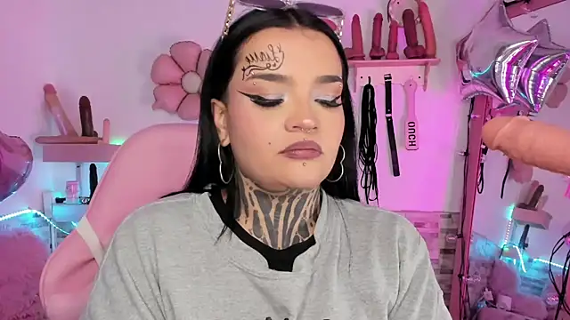 amyswallow7 online show from November 16, 2025, 1:43 am