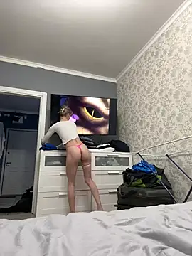 Snapshot of BeatriceXCute chatting on January 28, 2025, 4:19 pm BeatriceXCute online show from January 28, 2025, 4:19 pm