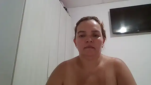 Snapshot of squirtlatinx chatting on May 15, 2026, 1:03 am squirtlatinx online show from May 15, 2026, 1:03 am