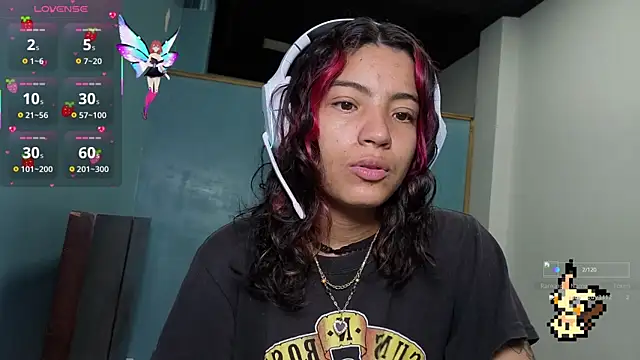 Lovelyamyy online show from October 13, 2025, 4:41 pm