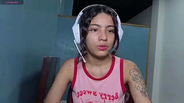 Lovelyamyy online show from November 12, 2025, 2:26 am