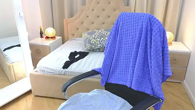 Snapshot of M_I_A_M_I_A chatting on January 18, 2026, 12:30 pm M I A M I A online show from January 18, 2026, 12:30 pm