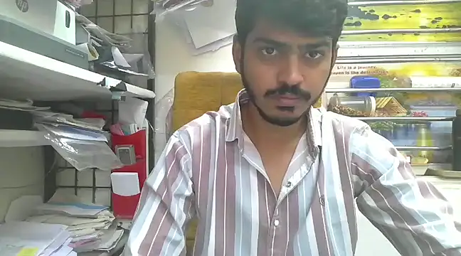 cute modell online show from February 7, 2025, 7:40 am