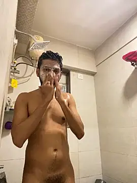 cute modell online show from February 9, 2025, 9:47 am