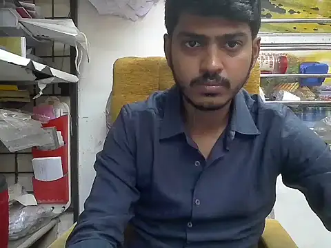 cute modell online show from February 4, 2026, 12:22 pm