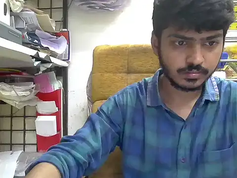 cute modell online show from September 9, 2025, 12:58 pm