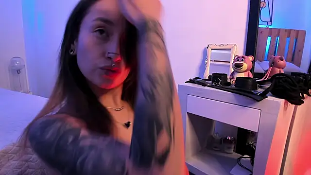 coral jonesss online show from September 25, 2025, 3:51 pm