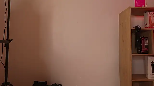 Snapshot of CleeoAdams_ chatting on December 2, 2025, 5:42 am CleeoAdams online show from December 2, 2025, 5:42 am