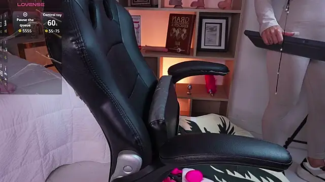 Snapshot of CleeoAdams_ chatting on March 29, 2026, 5:20 am CleeoAdams online show from March 29, 2026, 5:20 am