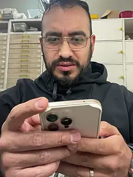 leonardohot1987 online show from March 12, 2025, 7:47 pm