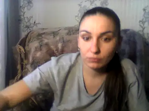 Snapshot of Yuliia30 chatting on February 19, 2025, 12:11 pm Yuliia30 online show from February 19, 2025, 12:11 pm