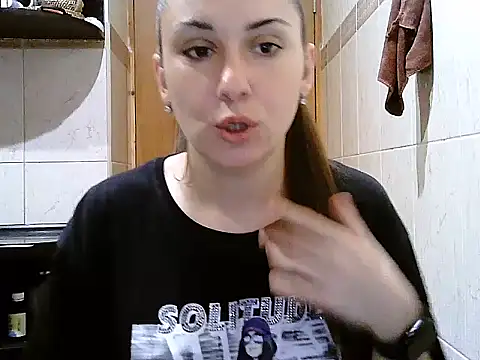 Snapshot of Yuliia30 chatting on October 5, 2025, 3:25 pm Yuliia30 online show from October 5, 2025, 3:25 pm