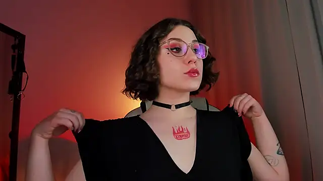 Eva Moss  online show from March 15, 2025, 9:49 pm