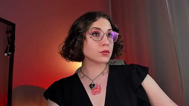 Eva Moss  online show from March 17, 2025, 10:38 am