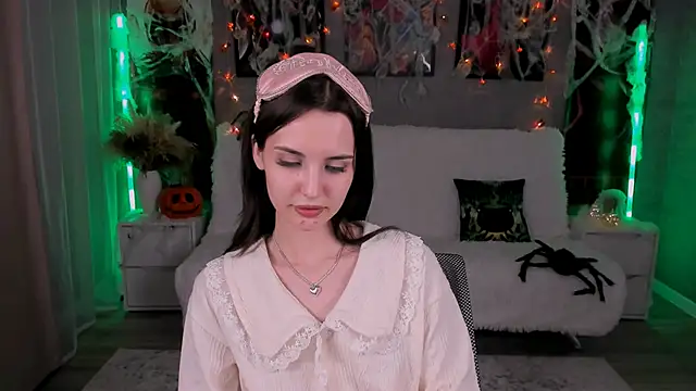 SamanthaaaWalker online show from October 8, 2025, 8:31 pm