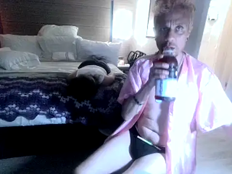 AQuickPhyx online show from February 4, 2025, 3:15 pm