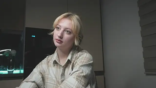 milasmiu online show from February 21, 2025, 3:54 pm