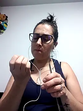 Snapshot of CHARLOTTE_1711 chatting on November 8, 2025, 4:16 am CHARLOTTE 1711 online show from November 8, 2025, 4:16 am