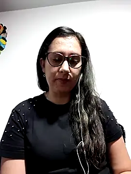 Snapshot of CHARLOTTE_1711 chatting on November 6, 2025, 4:05 am CHARLOTTE 1711 online show from November 6, 2025, 4:05 am