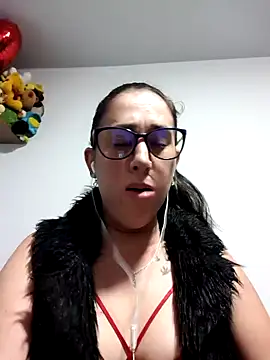 Snapshot of CHARLOTTE_1711 chatting on October 24, 2025, 3:38 am CHARLOTTE 1711 online show from October 24, 2025, 3:38 am