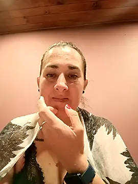 CHARLOTTE 1711 online show from April 25, 2026, 2:47 am