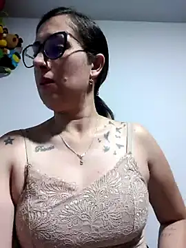 Snapshot of CHARLOTTE_1711 chatting on November 19, 2025, 3:39 am CHARLOTTE 1711 online show from November 19, 2025, 3:39 am