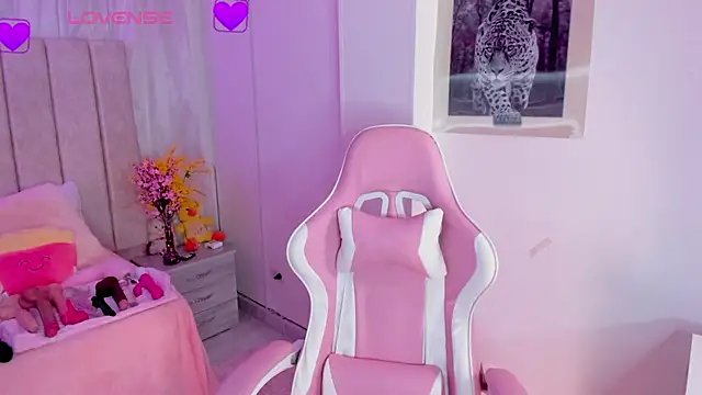 Snapshot of tamy_xoo chatting on March 18, 2025, 9:43 pm tamy xoo online show from March 18, 2025, 9:43 pm