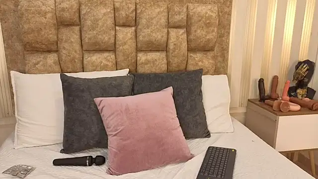 Snapshot of avis_lara chatting on December 3, 2025, 6:40 pm avis lara online show from December 3, 2025, 6:40 pm