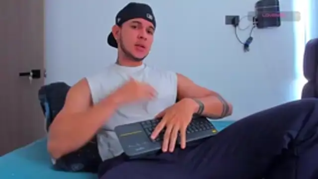 Snapshot of austinoficial chatting on March 14, 2026, 2:23 pm austinoficial online show from March 14, 2026, 2:23 pm