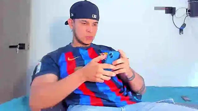 Snapshot of austinoficial chatting on March 10, 2026, 8:57 pm austinoficial online show from March 10, 2026, 8:57 pm