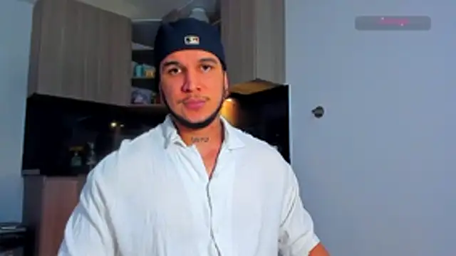 Snapshot of austinoficial chatting on April 4, 2026, 9:21 pm austinoficial online show from April 4, 2026, 9:21 pm