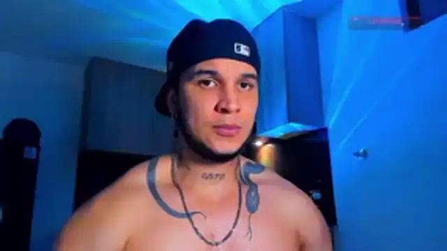 Snapshot of austinoficial chatting on April 10, 2026, 11:34 pm austinoficial online show from April 10, 2026, 11:34 pm