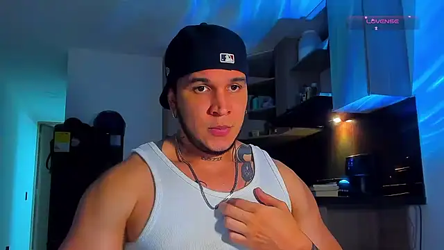 Snapshot of austinoficial chatting on April 17, 2026, 11:40 pm austinoficial online show from April 17, 2026, 11:40 pm