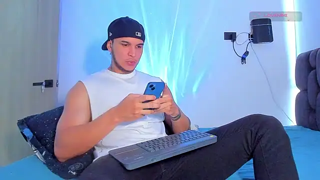 Snapshot of austinoficial chatting on March 12, 2026, 9:08 pm austinoficial online show from March 12, 2026, 9:08 pm