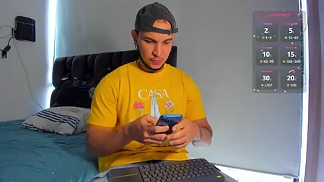 Snapshot of austinoficial chatting on March 8, 2026, 8:23 pm austinoficial online show from March 8, 2026, 8:23 pm