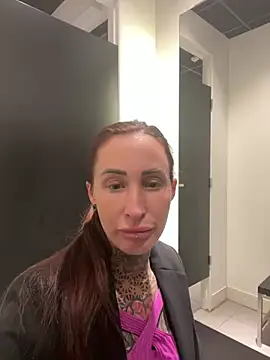 Snapshot of Black_sweet_Rose chatting on February 19, 2025, 3:16 pm Black sweet Rose online show from February 19, 2025, 3:16 pm