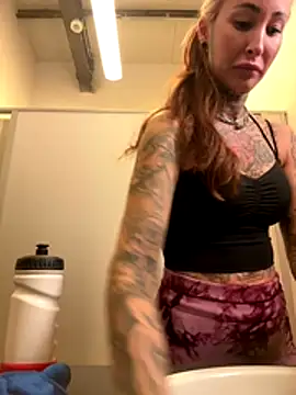 Snapshot of Black_sweet_Rose chatting on December 22, 2025, 11:32 am Black sweet Rose online show from December 22, 2025, 11:32 am